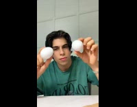 Guy makes Frida Kahlo sculpture