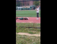 Collab IITW - Man shower cap weird pushups on track