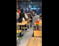 Man eats at shake shack with parrots part 2