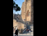 Collab IITW - Couple dances at the stairs of building