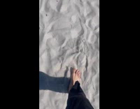 Man walking on sand makes strange sound 