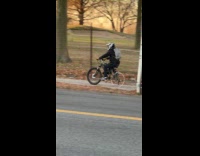 Collab winy - Man rides bike without rubber casing tires