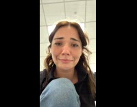 Lady finds tiny frog 