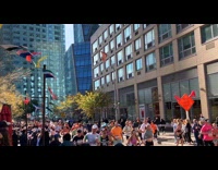 Old man two flags run the marathon