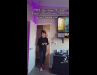 Girl notices boyfriend resembles edward scissorhands