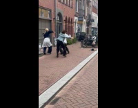 Collab IITW - Three women tiktok dance  side of street