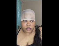 Woman waits for hair stylist to finish arguing 