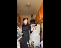 Cat squeaking at hooman 