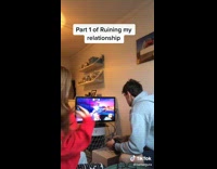 [Third Party] Woman grabs boyfriends game controller 