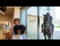 Horse cop surprises girl in hair salon 