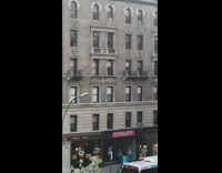 Guy sings opera apartment balcony quarantine 