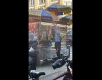 Guy unlocks food cart hits the padlock