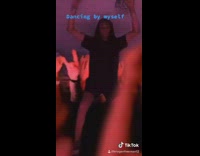 Expectations vs reality girl knits during quarantine 