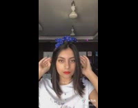 Girl recreates sohlee album cover bow headband 