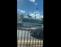 Collab winy - Small bus supports Jets on the street