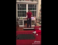 Collab Clips mpugc - Man plays piano juggling balls christmas