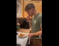 Collab Clips_MPUGC - Man tries duck sauce voice becomes donald duck