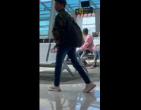 Collab IITW - Woman splits on bench inside the airport