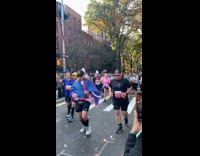 Collab WINY - People cheer for marathon runners in nyc