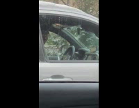 Guy in car threatens taxi uber driver 