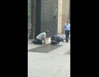 Couple try to retrieve keys dropped down grate 