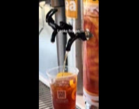 Juice machines tea frozen still fills cup