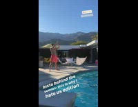 Collab IITW - Guy takes pictures for woman on unicorn floaty in swimming pool