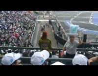 Lady hires photographer for racing sport event