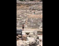 Collab IITW - Man shirtless jump rope at stairs ruin