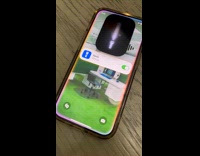 Guy tells siri to torch on vibrate