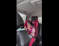 Collab PubityPets - Mom takes a video of toddler girl in car seat dances to song 