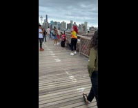 Collab IITW - Woman red hair yellow shirt tiktok dance on bridge