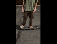 Men fails to do kickflip