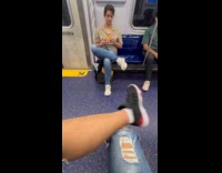 Man on subway solves rubix cube