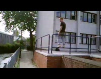 Man parkour while phone flew from pocket