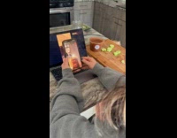 Woman pranks mom with fake facetime call 