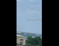 Five jet pass by with contrails game