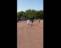 Collab IITW - Two women in bathrobe poses at park