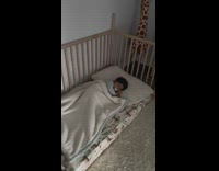 Lady Convert Toddler Crib into Floor Bed
