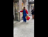 Super Mario hold store door for spiderman
