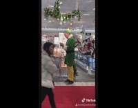 Guy dresses as buddy the elf going through mall