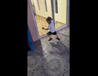 Collab Clips MPUGC - Kid slams face on glass 