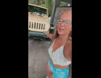 Jeep covered in spiders after girl attempts car wash challenge
