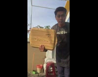 Server shows back of tray 