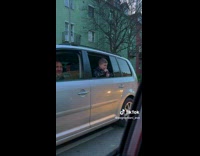 ClipsIG - Kid Watches Man Revs Car for Him