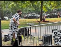 Collab WINY - Girl reacts on guy dances randomly at park