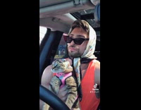 Collab KaleSaladIG - Guy wears scarf sunglasses with cat