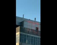 Collab IITW - Man poses on the rooftop edge of the building