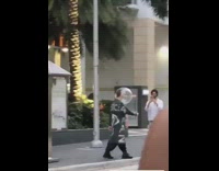 Guy long jacket head air bubble street