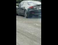 Collab DailyDoseOfInternet - Car tire slips out while on highway